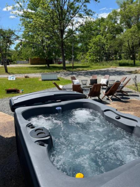 Hot Tub! 15 Mins To Wintergreen-walk To 3 Notch'd